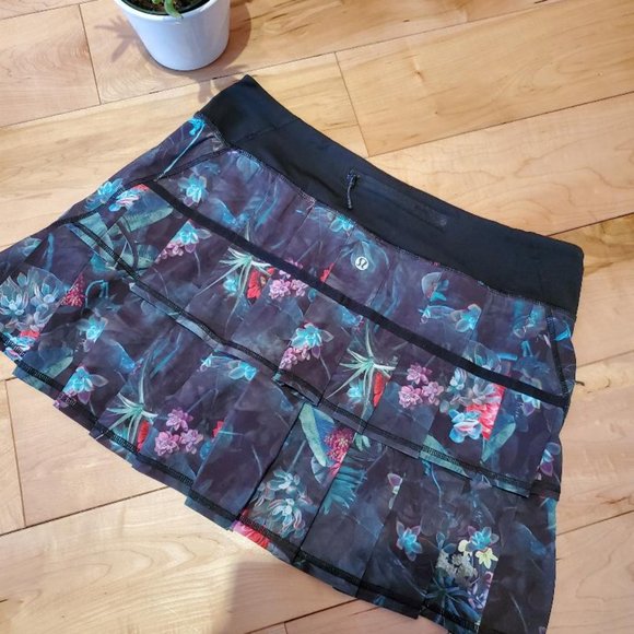 Lululemon jungle skirt, size 8 - Picture 2 of 7
